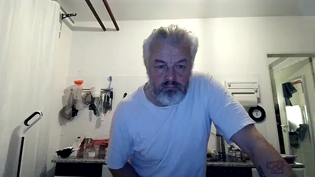 Snapshot of Berg_Boy chatting on 12/19/25, 05:25 Berg Boy online show from 12/19/25, 05:25