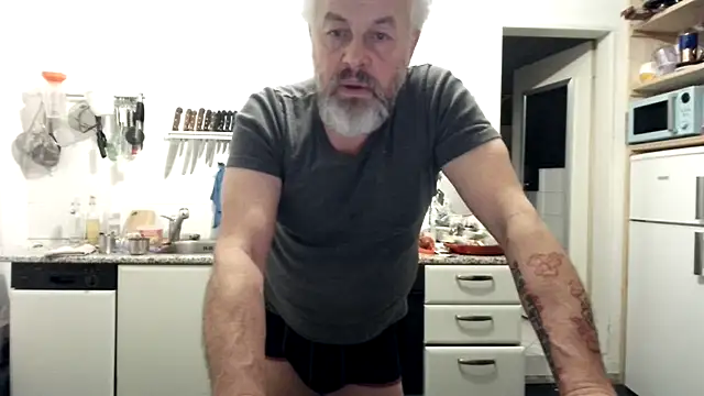 Snapshot of Berg_Boy chatting on 01/13/26, 10:15 Berg Boy online show from 01/13/26, 10:15