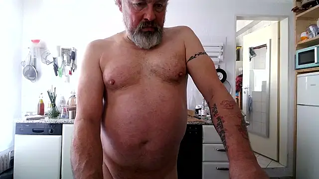 Snapshot of Berg_Boy chatting on 01/15/26, 12:21 Berg Boy online show from 01/15/26, 12:21