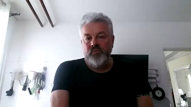 Snapshot of Berg_Boy chatting on 02/04/26, 12:00 Berg Boy online show from 02/04/26, 12:00