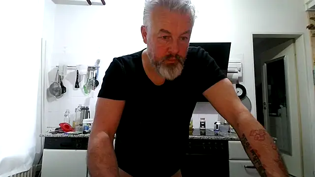 Snapshot of Berg_Boy chatting on 02/11/26, 07:35 Berg Boy online show from 02/11/26, 07:35