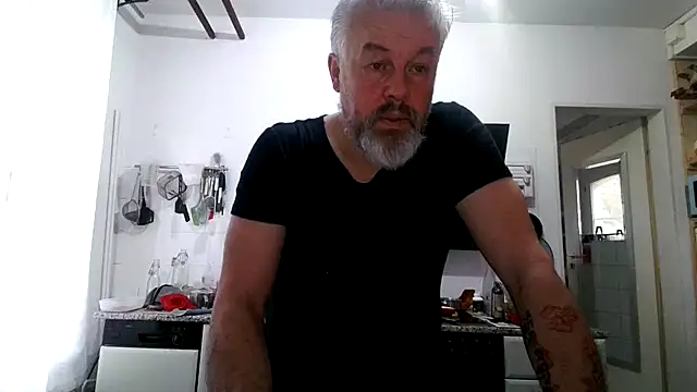 Snapshot of Berg_Boy chatting on 02/14/26, 08:22 Berg Boy online show from 02/14/26, 08:22