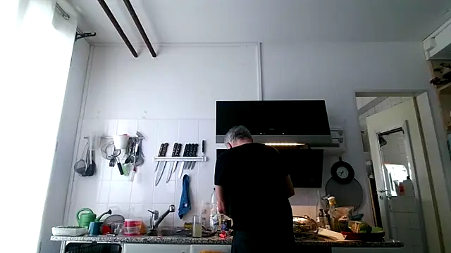 Snapshot of Berg_Boy chatting on 02/19/26, 12:34 Berg Boy online show from 02/19/26, 12:34