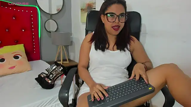 Mehlany Moretz online show from 03/13/25, 10:54