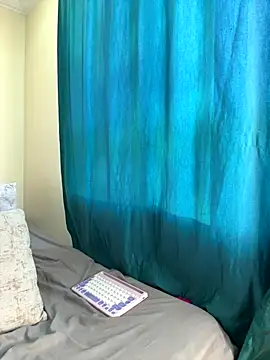 Ivelleee  online show from 10/28/25, 10:23