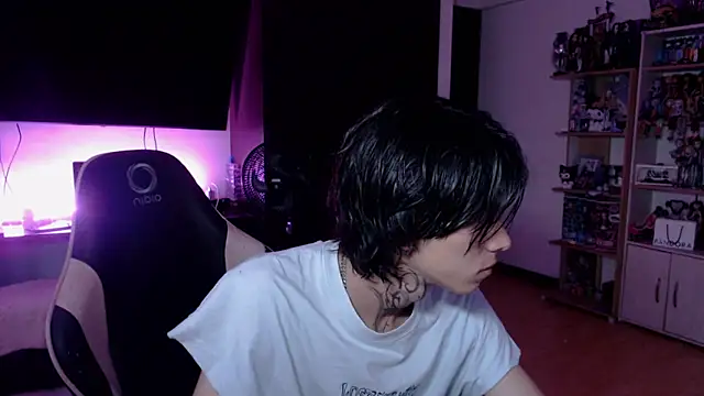 Snapshot of xIce_Boy chatting on 12/04/25, 12:14 xIce Boy online show from 12/04/25, 12:14