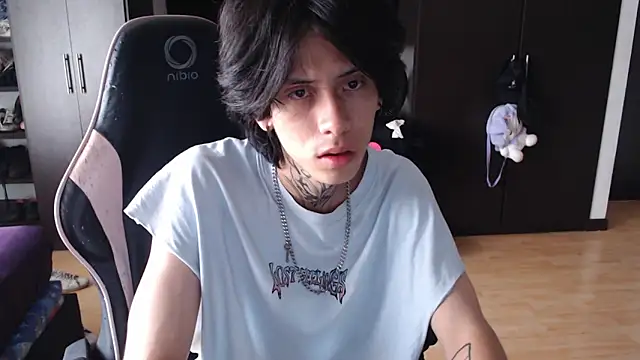 xIce Boy online show from 12/18/25, 02:01