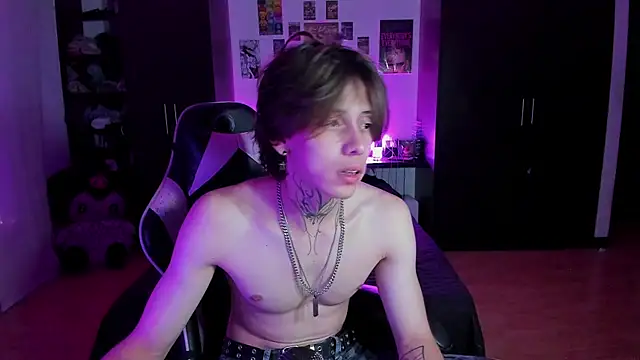 Snapshot of xIce_Boy chatting on 03/21/26, 02:05 xIce Boy online show from 03/21/26, 02:05