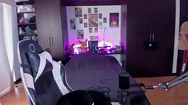 Snapshot of xIce_Boy chatting on 03/27/26, 03:23 xIce Boy online show from 03/27/26, 03:23