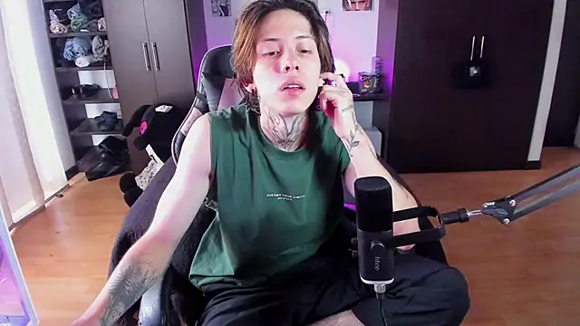 Snapshot of xIce_Boy chatting on 03/28/26, 05:01 xIce Boy online show from 03/28/26, 05:01