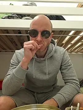 svenpfeifer online show from 05/17/26, 03:04