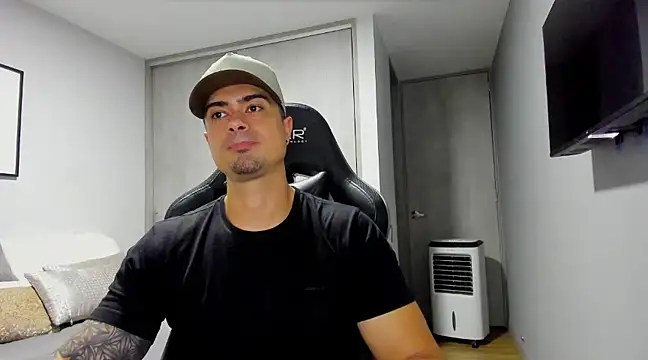 Snapshot of Dante_Storm chatting on 03/11/25, 06:10 Dante Storm online show from 03/11/25, 06:10