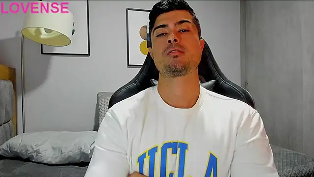 Snapshot of Dante_Storm chatting on 09/18/25, 09:17 Dante Storm online show from 09/18/25, 09:17