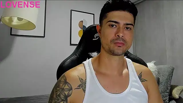 Snapshot of Dante_Storm chatting on 09/23/25, 02:03 Dante Storm online show from 09/23/25, 02:03