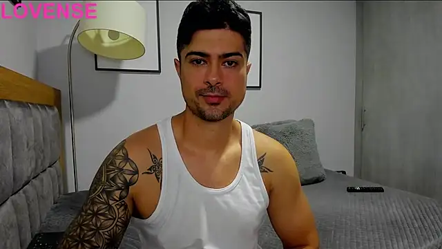 Snapshot of Dante_Storm chatting on 09/27/25, 07:46 Dante Storm online show from 09/27/25, 07:46