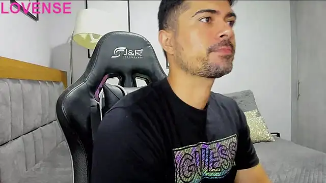 Snapshot of Dante_Storm chatting on 10/02/25, 04:52 Dante Storm online show from 10/02/25, 04:52