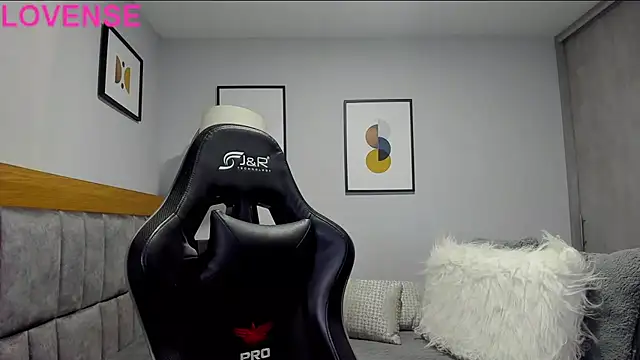 Snapshot of Dante_Storm chatting on 10/15/25, 09:20 Dante Storm online show from 10/15/25, 09:20