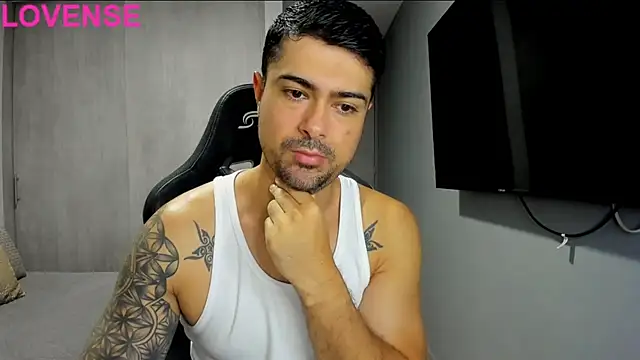 Snapshot of Dante_Storm chatting on 10/20/25, 04:07 Dante Storm online show from 10/20/25, 04:07