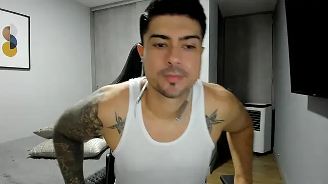 Snapshot of Dante_Storm chatting on 10/24/25, 04:53 Dante Storm online show from 10/24/25, 04:53