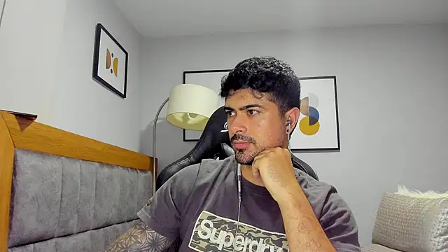 Snapshot of Dante_Storm chatting on 10/29/25, 02:08 Dante Storm online show from 10/29/25, 02:08