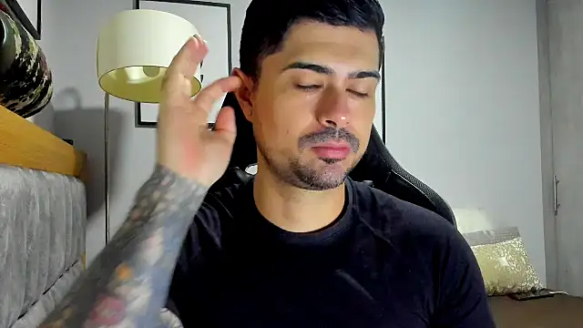 Snapshot of Dante_Storm chatting on 12/17/25, 02:06 Dante Storm online show from 12/17/25, 02:06