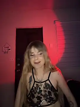 Snapshot of LoganPeny chatting on 05/18/26, 08:31 LoganPeny online show from 05/18/26, 08:31