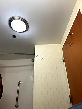 Snapshot of Foxdaguy chatting on 10/15/25, 04:01 Foxdaguy online show from 10/15/25, 04:01