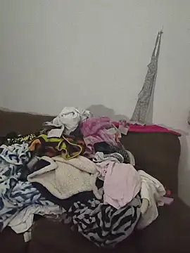 Snapshot of Foxdaguy chatting on 05/15/26, 07:37 Foxdaguy online show from 05/15/26, 07:37