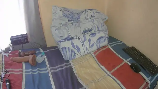 Snapshot of XhosaBoobs4U chatting on 11/15/25, 06:44 XhosaBoobs4U online show from 11/15/25, 06:44