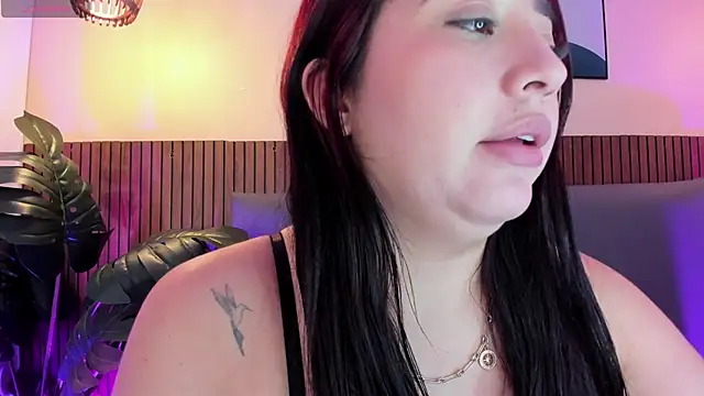 Snapshot of MelinaCruz chatting on 04/24/26, 10:56 MelinaCruz online show from 04/24/26, 10:56