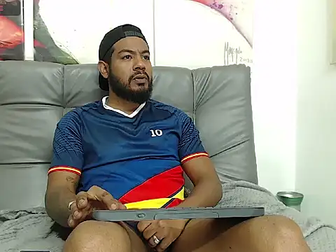 BladeFoxxx1 online show from 11/11/25, 07:19