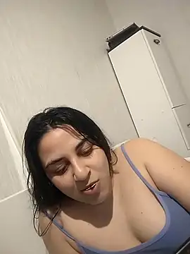 Snapshot of Veramaia chatting on 03/13/25, 03:39 Veramaia online show from 03/13/25, 03:39