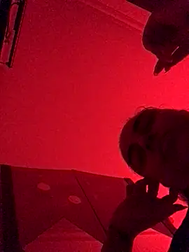 Snapshot of Veramaia chatting on 11/19/25, 02:22 Veramaia online show from 11/19/25, 02:22