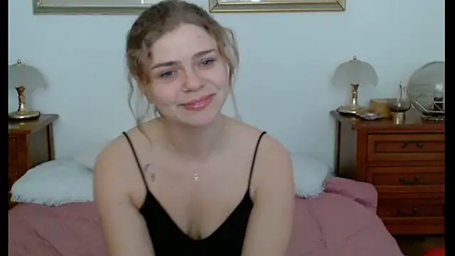Snapshot of HaleyReedme chatting on 03/13/25, 07:31 HaleyReedme online show from 03/13/25, 07:31