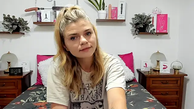 Snapshot of HaleyReedme chatting on 09/16/25, 06:14 HaleyReedme online show from 09/16/25, 06:14
