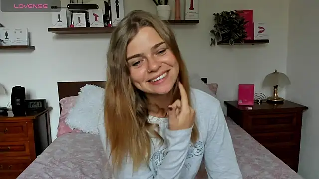 Snapshot of HaleyReedme chatting on 09/26/25, 09:46 HaleyReedme online show from 09/26/25, 09:46