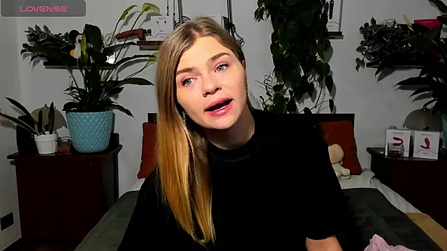 HaleyReedme online show from 11/26/25, 08:15