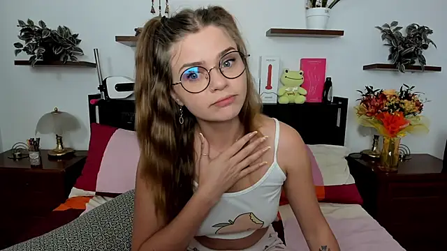 Snapshot of HaleyReedme chatting on 06/07/26, 07:01 HaleyReedme online show from 06/07/26, 07:01