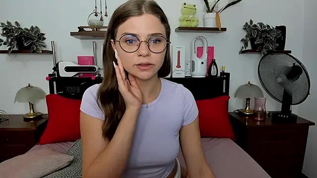 Snapshot of HaleyReedme chatting on 07/16/26, 07:03 HaleyReedme online show from 07/16/26, 07:03