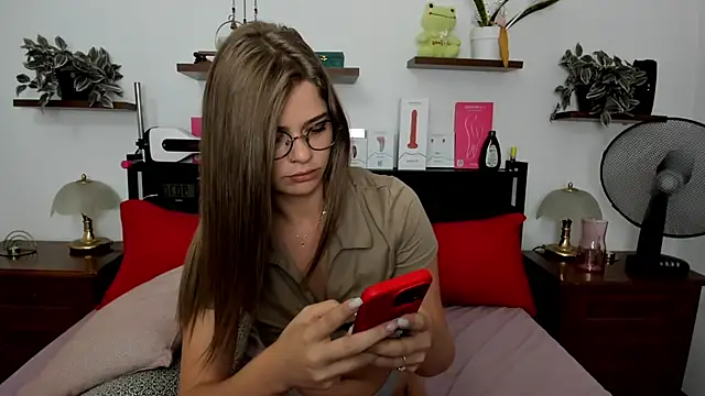 Snapshot of HaleyReedme chatting on 07/17/26, 07:15 HaleyReedme online show from 07/17/26, 07:15