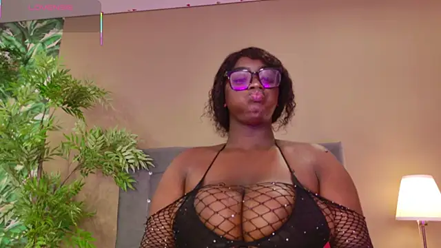 Snapshot of BetsyBennet_ chatting on 11/07/25, 09:26 BetsyBennet online show from 11/07/25, 09:26