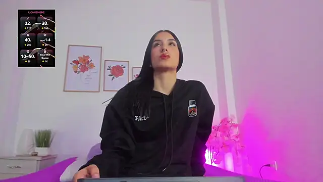 alana 111 online show from 11/21/25, 03:16