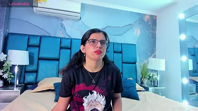 Snapshot of JulietSofia chatting on 03/22/25, 02:58 JulietSofia online show from 03/22/25, 02:58