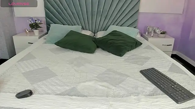 Snapshot of JulietSofia chatting on 09/16/25, 03:51 JulietSofia online show from 09/16/25, 03:51