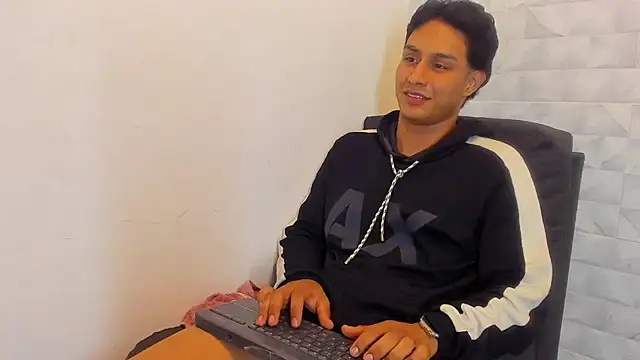 Stone grey1  online show from 03/19/25, 08:45