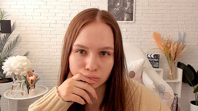 Snapshot of LoisCubitt chatting on 03/15/25, 11:29 LoisCubitt online show from 03/15/25, 11:29