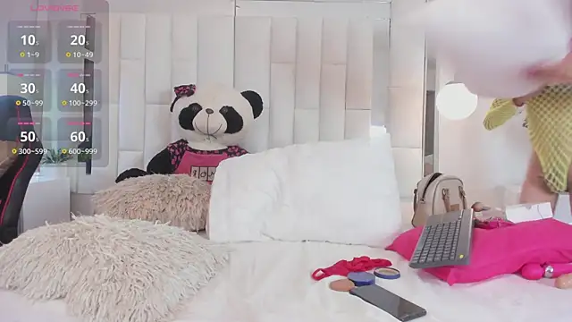 laura latinhot1 online show from 04/14/26, 09:32