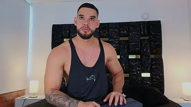 Snapshot of chris_blake__ chatting on 03/16/25, 09:47 chris blake   online show from 03/16/25, 09:47