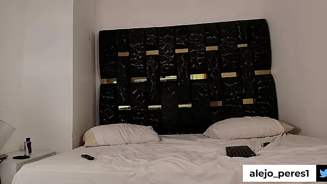 Snapshot of chris_blake__ chatting on 10/03/25, 06:16 chris blake   online show from 10/03/25, 06:16