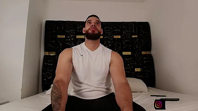 Snapshot of chris_blake__ chatting on 10/04/25, 07:12 chris blake   online show from 10/04/25, 07:12